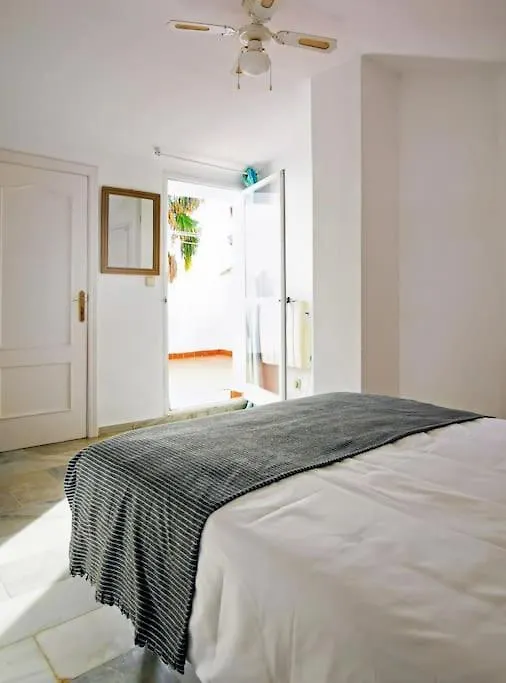 Sea Views Penthouse In Placid Natural Setting Marbella Apartamento